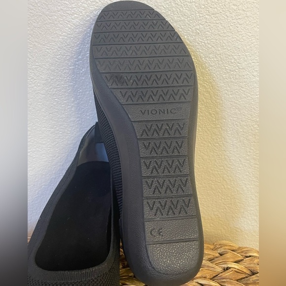 Vionic Jacey Women's Slip-on Wedge Shoe. EUC Black. Women’s US size 10 - Picture 9 of 10